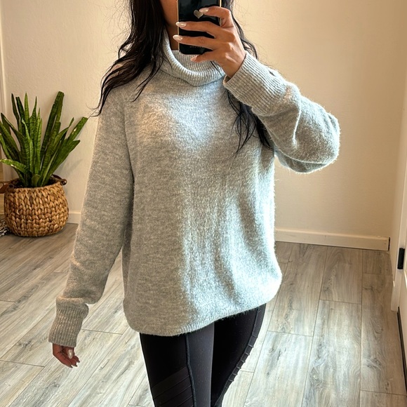 H&M Oversized Turtle Neck Slouchy Gray Sweater XS - Picture 2 of 6